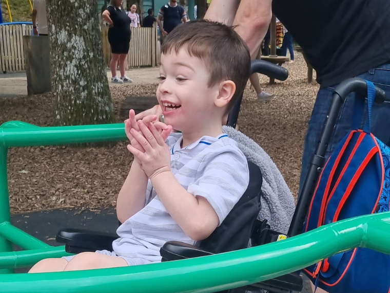 Kaiden on merry go round